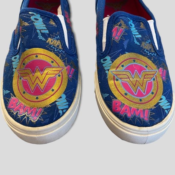 Girl’s Wonder Woman Canvas Slip-On Sneakers. Size 2 - Picture 2 of 6